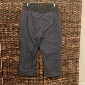 The North Face Blue Capris Size Medium